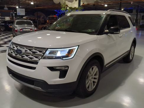 Used 2018 Ford Explorer XLT w/ Equipment Group 201A AWD/4WD image 1
