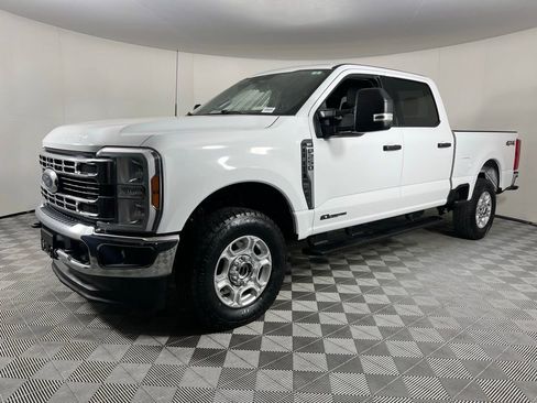 Used 2025 Ford F250 XLT image 3