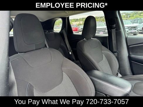 Used 2019 Jeep Cherokee Latitude w/ Cold Weather Group AWD/4WD image 25