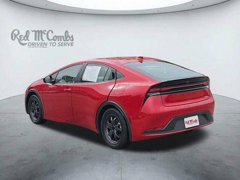 Used 2025 Toyota Prius LE FWD image 3