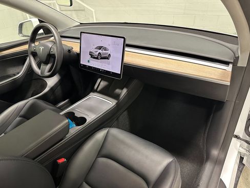 Used 2023 Tesla Model Y Long Range AWD/4WD image 17