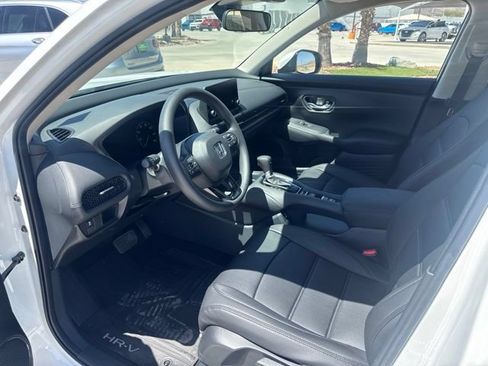 Used 2025 Honda HR-V LX image 17