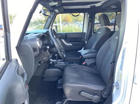 Used 2016 Jeep Wrangler Unlimited Sahara w/ Connectivity Group image 33