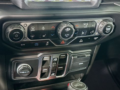 Used 2023 Jeep Wrangler Unlimited Sahara w/ Cold Weather Group AWD/4WD image 24