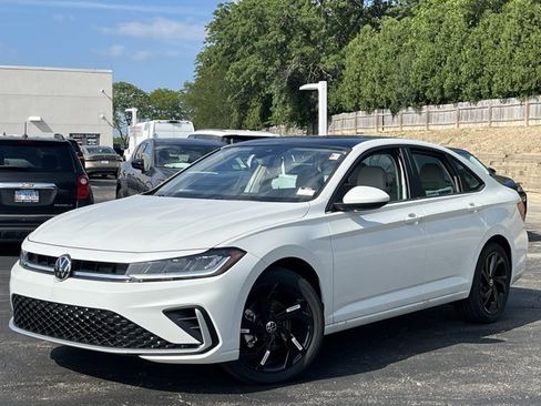 New 2026 Volkswagen Jetta SE FWD image 12
