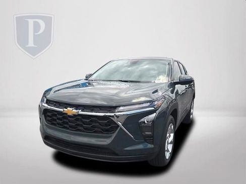 New 2026 Chevrolet Trax LS w/ LS Convenience Package FWD image 12