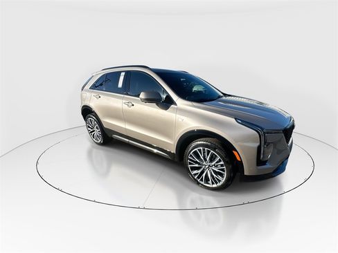 Used 2025 Cadillac XT4 Sport image 2
