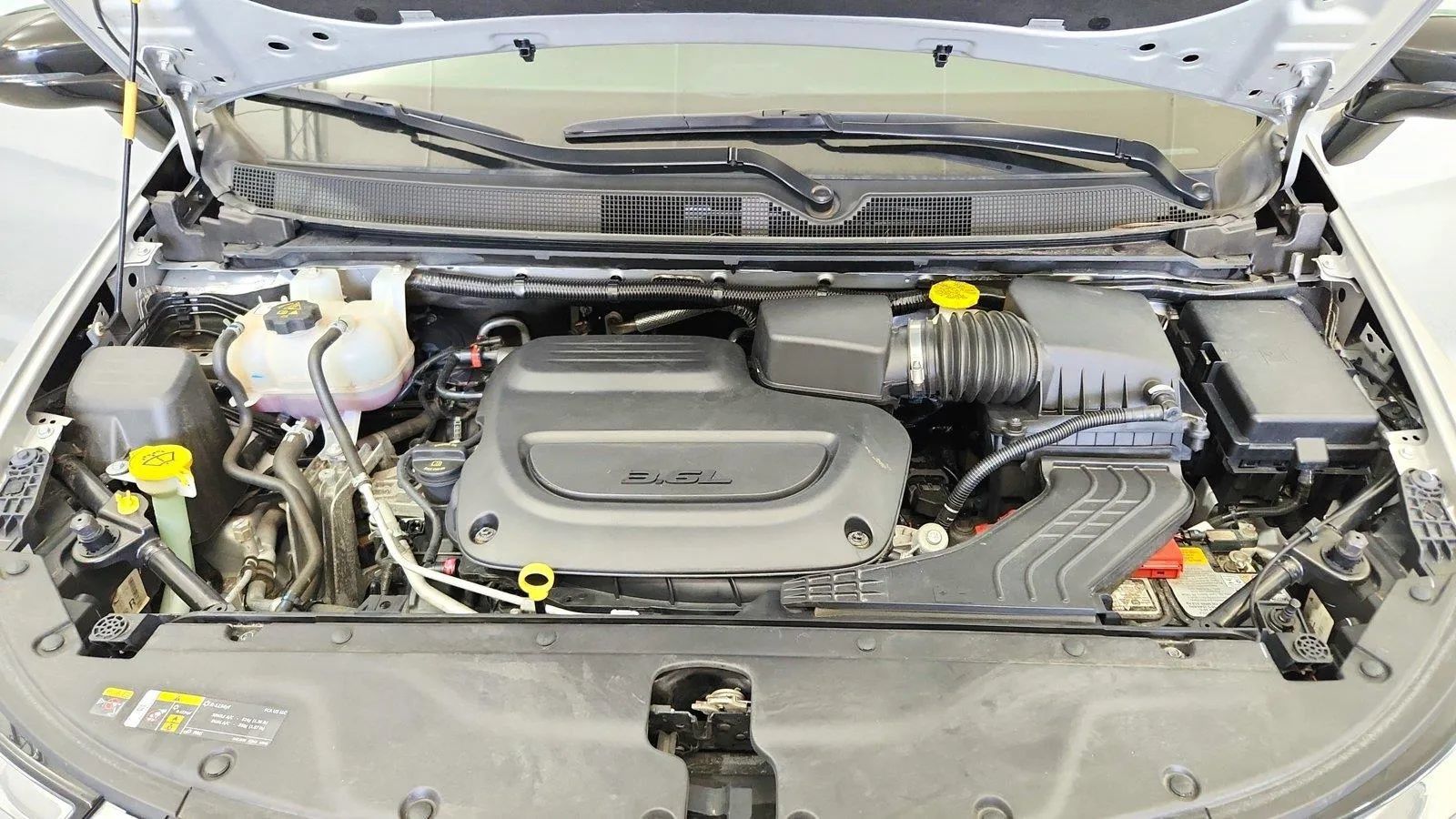 Used 2024 Chrysler Pacifica Touring-L FWD image 40
