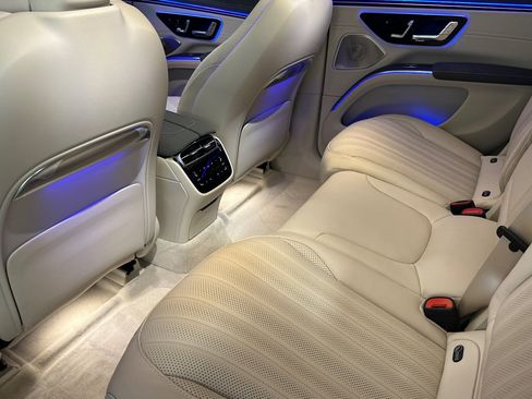 New 2026 Mercedes-Benz EQS 400 4MATIC SUV image 11