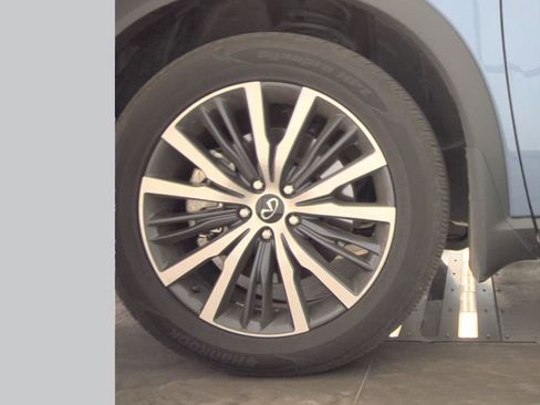 Used 2025 INFINITI QX60 Sensory AWD/4WD image 9