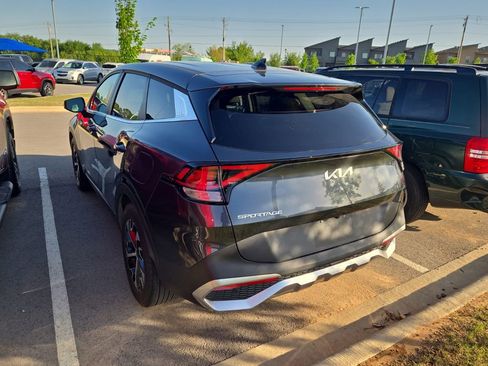 Used 2024 Kia Sportage EX image 2