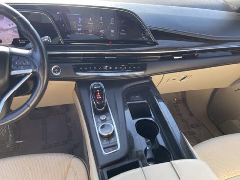 Used 2024 Cadillac Escalade Premium Luxury RWD image 13