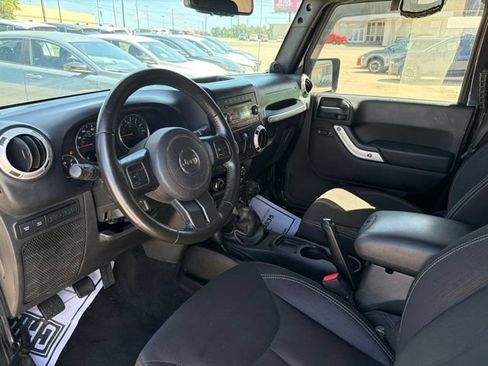 Used 2014 Jeep Wrangler Rubicon w/ Power Convenience Group AWD/4WD image 11