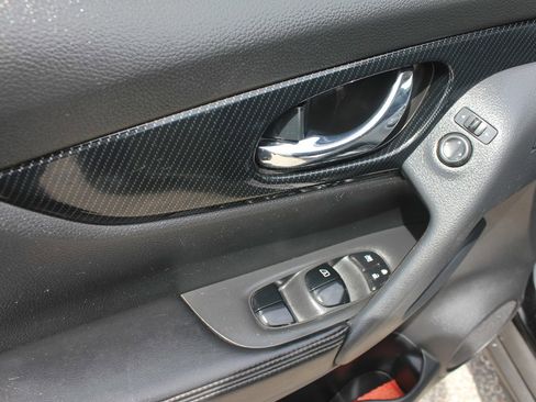 Used 2017 Nissan Rogue SL image 29