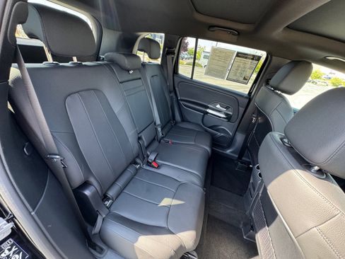 Used 2025 Mercedes-Benz GLB 250 4MATIC image 15
