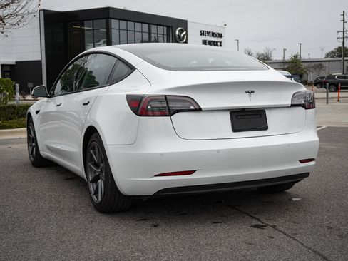 Used 2021 Tesla Model 3 Standard Range Plus image 8