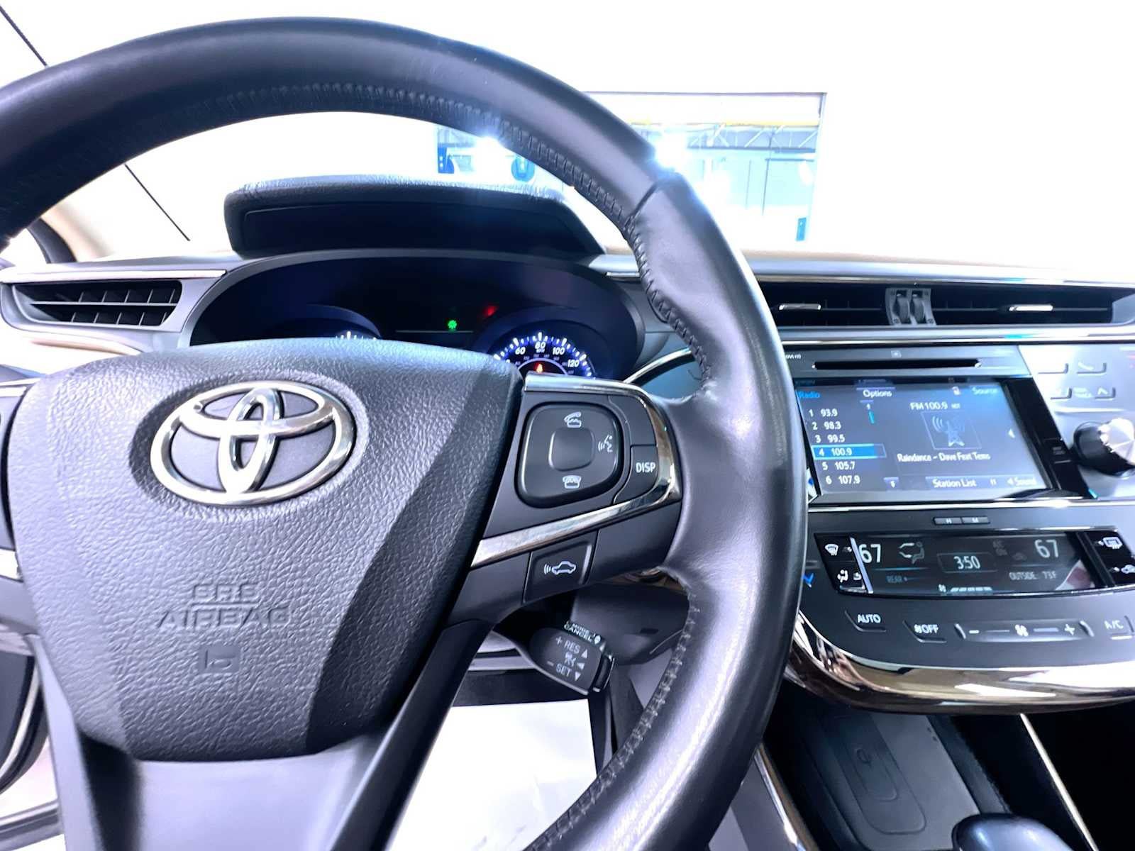Used 2015 Toyota Avalon Limited w/ Technology Package FWD image 21