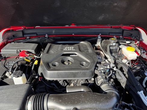 Used 2021 Jeep Wrangler Unlimited Sahara w/ Uconnect 4C Nav & Sound Group AWD/4WD image 36