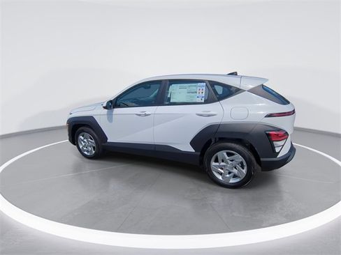 New 2026 Hyundai Kona SE image 5