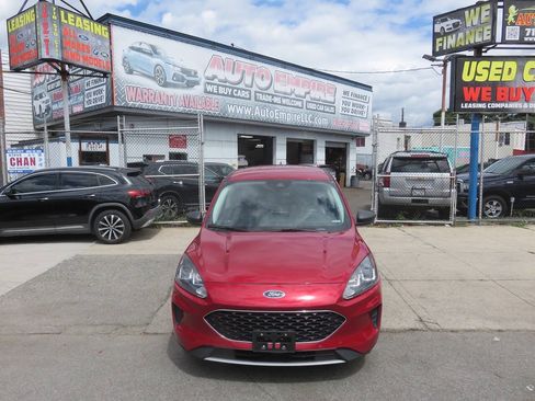 Used 2022 Ford Escape SE w/ Cold Weather Package AWD/4WD image 6