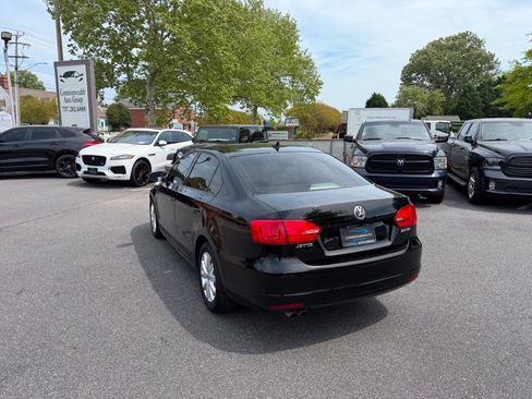 Used 2011 Volkswagen Jetta SE FWD image 7
