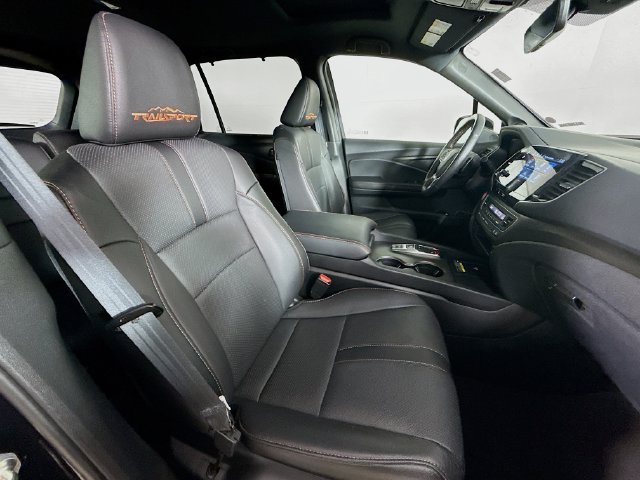 Used 2025 Honda Passport TrailSport image 33