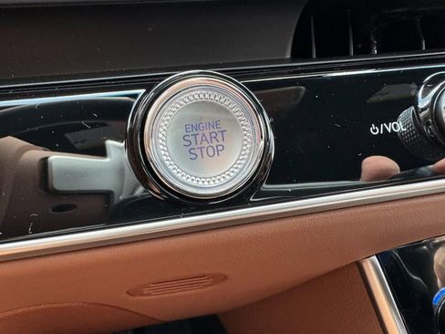 Certified 2026 Genesis GV70 2.5T Advanced image 18