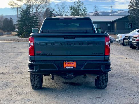Used 2020 Chevrolet Silverado 2500 Custom w/ Custom Value Package image 3