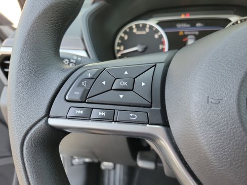 Used 2025 Nissan Altima 2.5 SV image 16