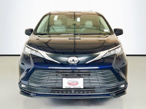 New 2026 Toyota Sienna XLE FWD image 2