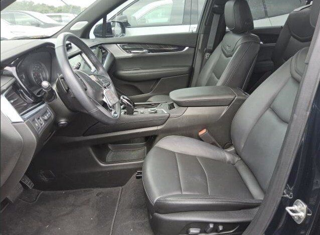 Used 2024 Cadillac XT6 Premium Luxury w/ Technology Package FWD image 7