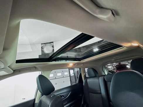 Used 2019 Nissan Rogue SV w/ Sun & Sound Touring Package image 18