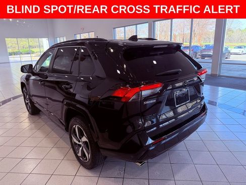 Used 2021 Toyota RAV4 SE image 5