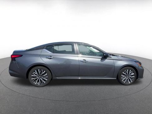 Used 2025 Nissan Altima 2.5 SV FWD image 16