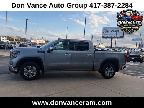 Used 2025 GMC Sierra 1500 SLT image 3