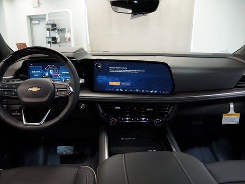 New 2025 Chevrolet Suburban Premier AWD/4WD image 9