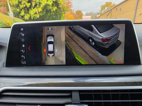 Used 2019 BMW 750i xDrive w/ Executive Package image 29