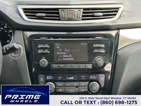 Used 2014 Nissan Rogue SV image 21