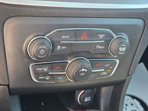 Used 2022 Dodge Charger SXT RWD image 18