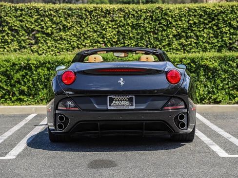 Used 2014 Ferrari California RWD image 6