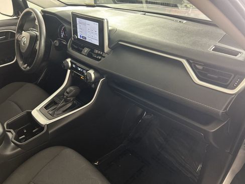 Used 2025 Toyota RAV4 XLE FWD image 27