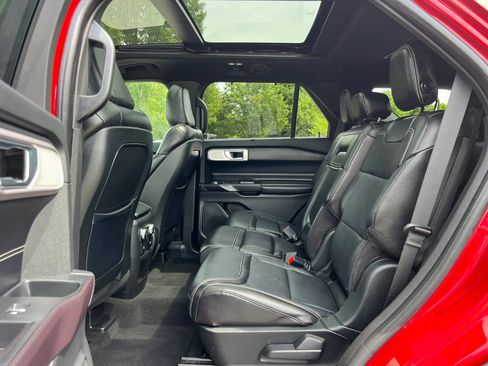 Used 2020 Ford Explorer ST w/ Premium Technology Package AWD/4WD image 18