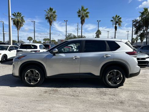 Used 2024 Nissan Rogue SV FWD image 3