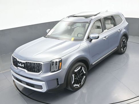 Used 2024 Kia Telluride EX w/ EX Captain's Chair Package image 53