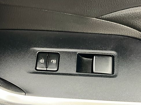 Used 2021 Toyota RAV4 XLE Premium image 32