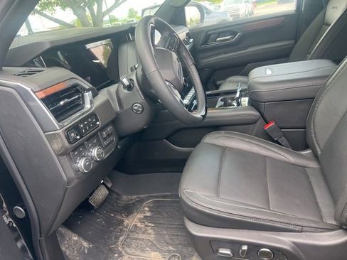 Used 2026 GMC Yukon Denali w/ Advanced Technology Package AWD/4WD image 12