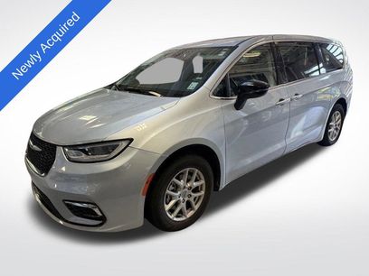Used 2024 Chrysler Pacifica Touring-L