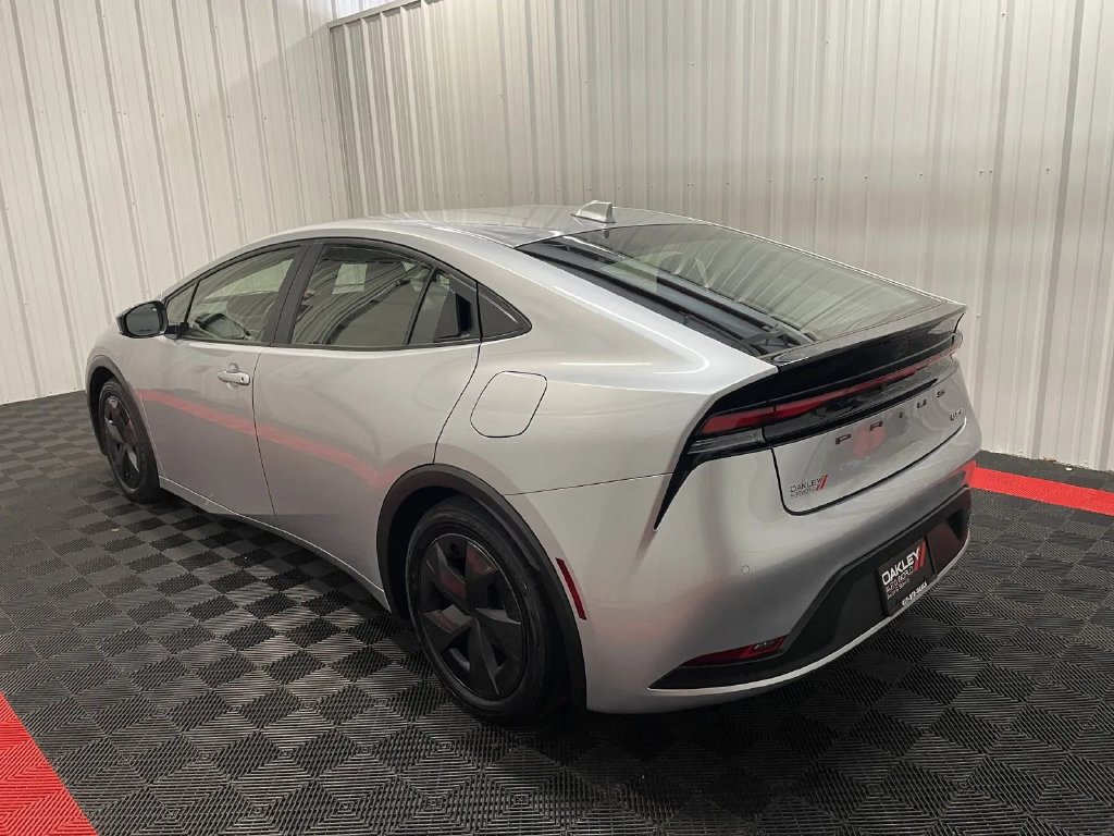 Used 2025 Toyota Prius LE FWD image 2