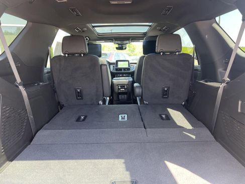 Used 2024 Chevrolet Tahoe High Country AWD/4WD image 18