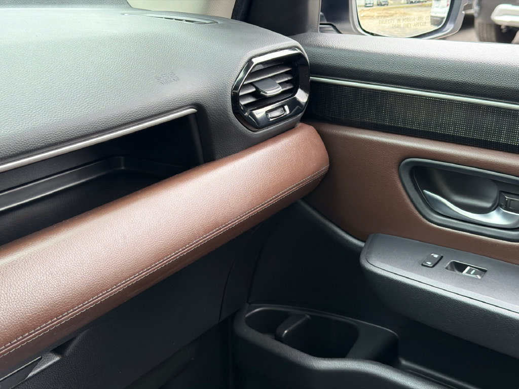 Used 2025 Honda Pilot Elite image 38